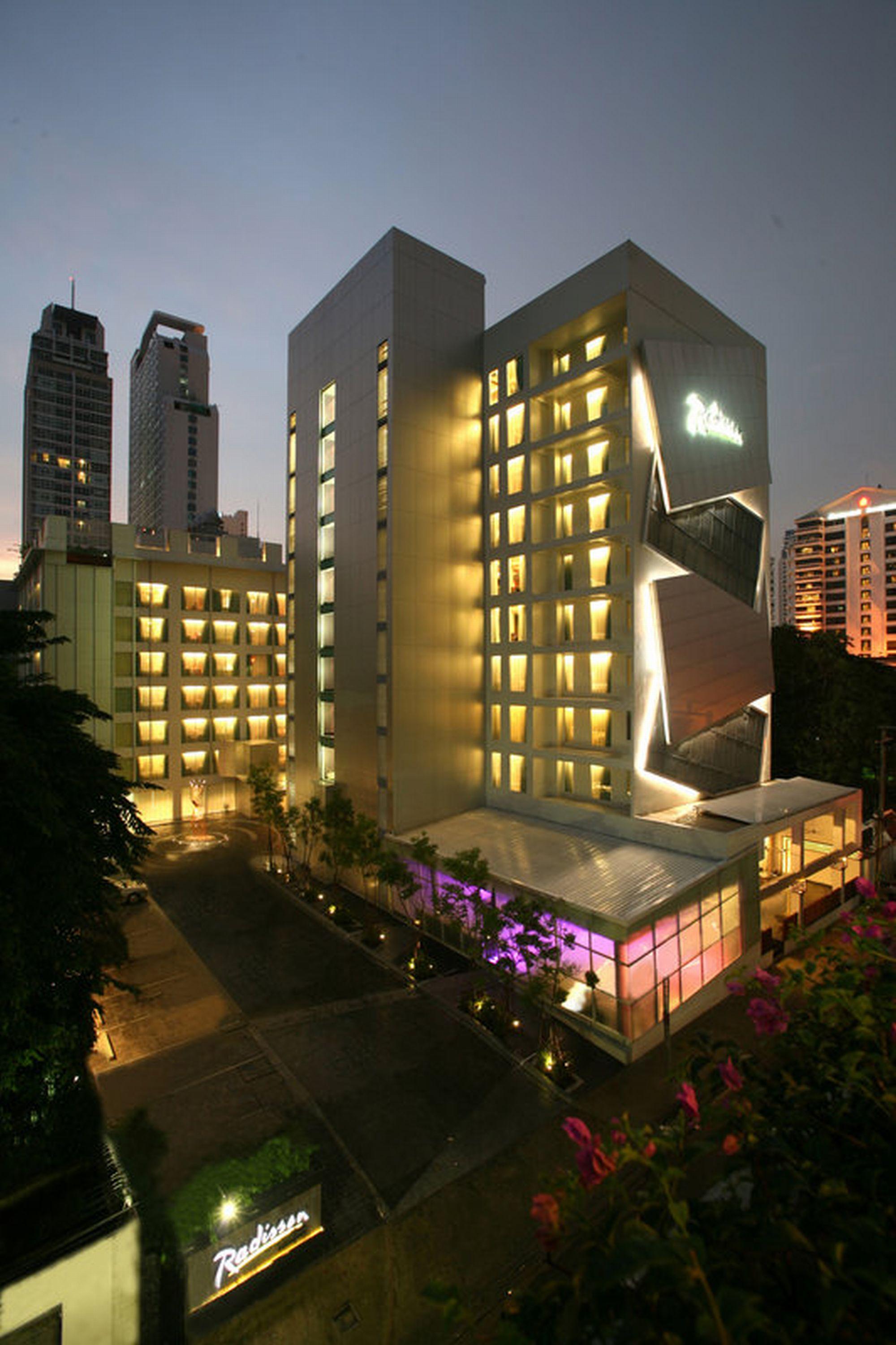 Radisson Suites Bangkok Sukhumvit מראה חיצוני תמונה